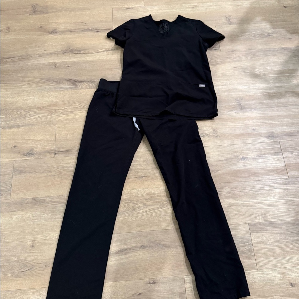 Figs Classic Black Scrub Set